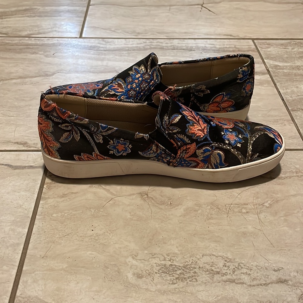 Naturalizer Shiny Floral Slip On Sneakers, Size 8 - Picture 3 of 3
